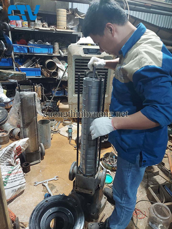 Sửa bơm trục đứng làm mát máy CNC bị hỏng ruột buồng máy bơm