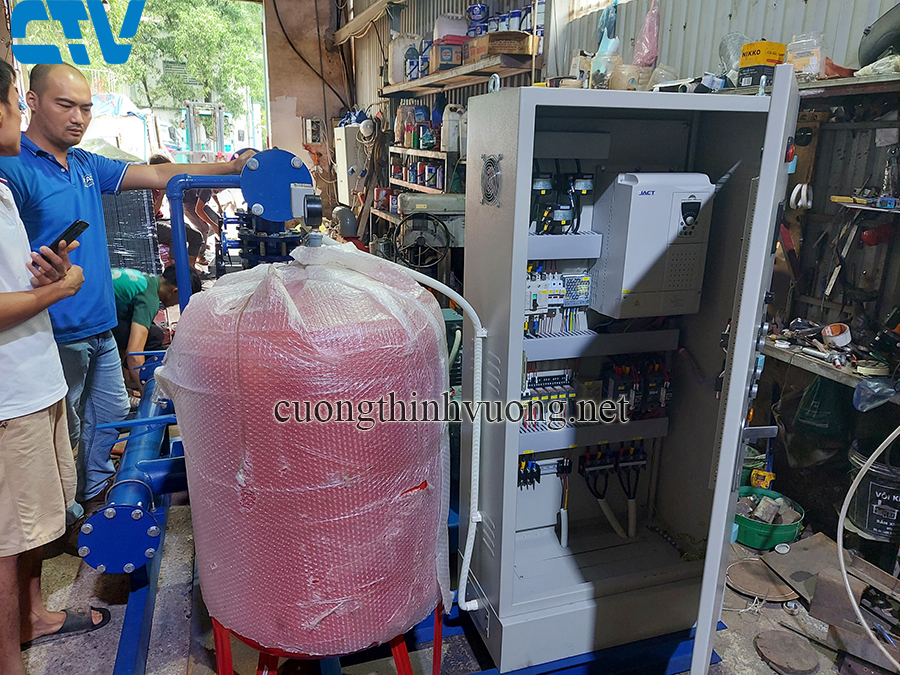 Tủ điện điều khiển bằng biến tần sử dụng cho cụm máy bơm tăng áp