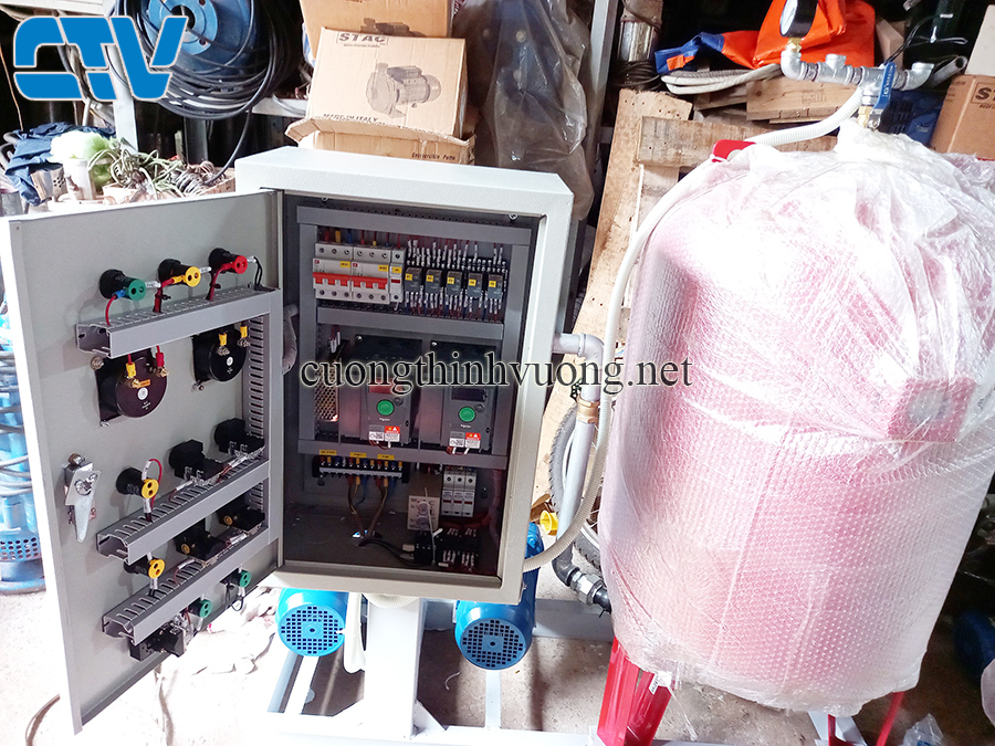 Tủ điện điều khiển bảo vệ cụm 2 máy bơm tăng áp