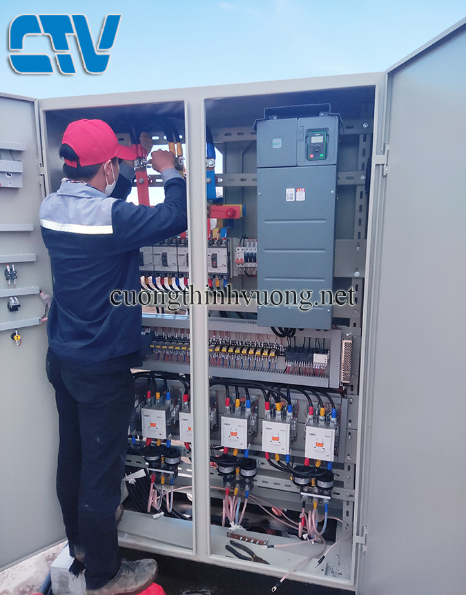 Tủ điện biến tần điều khiển động cơ máy bơm tăng áp 75Kw
